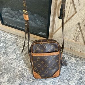 SUPER CUTE Louis Vuitton Crossbody